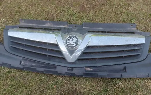 Opel Vivaro Front bumper upper radiator grill 623100249R 623100253R 028100253R