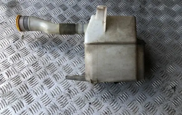 Subaru Outback Windshield washer fluid reservoir/tank