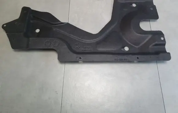 Audi Q8 Rear underbody cover/under tray 4M0825214J