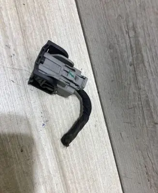 Volvo XC60 Fuel injector wires