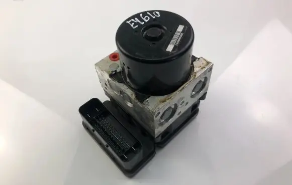 Volvo V70 ABS Pump 31329139