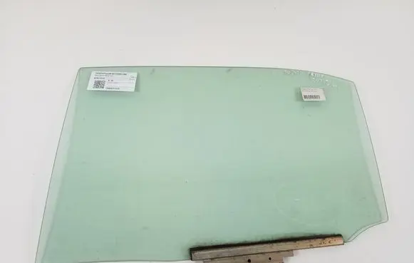 Toyota Prius (XW10) Rear door window glass 68152-47010
