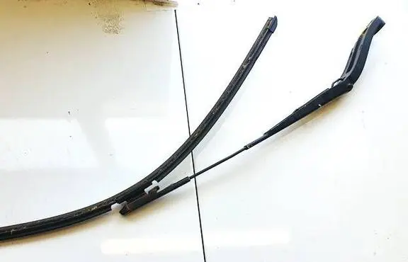 Mercedes-Benz ML W164 Front wiper blade arm a1648200540