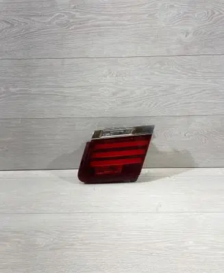 Tailgate rear/tail lights