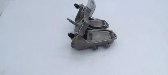 Suzuki SX4 S-Cross Engine mounting bracket