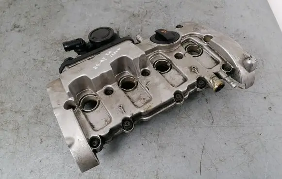 Audi A4 S4 B7 8E 8H Rocker cam cover 06F129101R