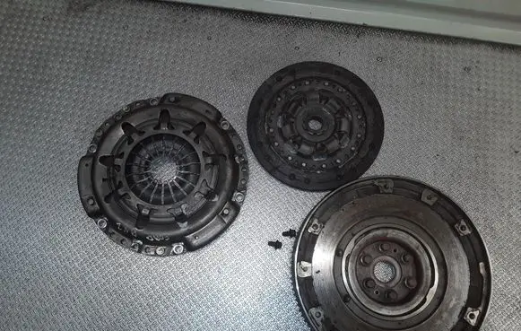 Ford Mondeo Mk III Clutch set kit 1S716477AB 2S717550CA 2S717563CA