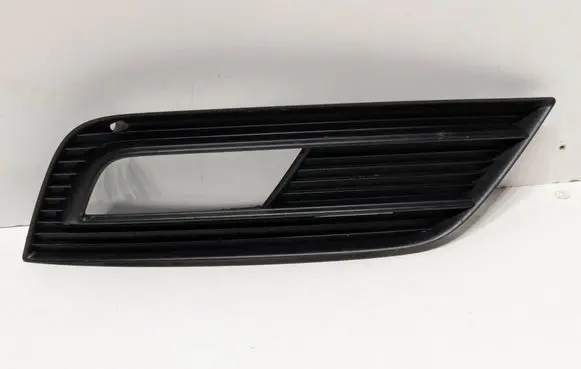 Audi A4 S4 B8 8K Front fog light trim/grill 8K0807682K
