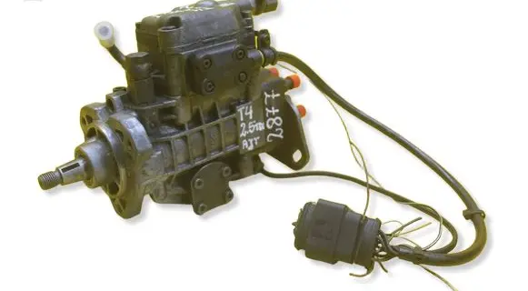 Volkswagen Transporter - Caravelle T4 Fuel injection high pressure pump 0460415983 074130115B