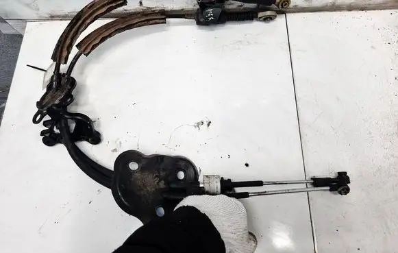Renault Megane III Gear shift cable linkage 9612742M