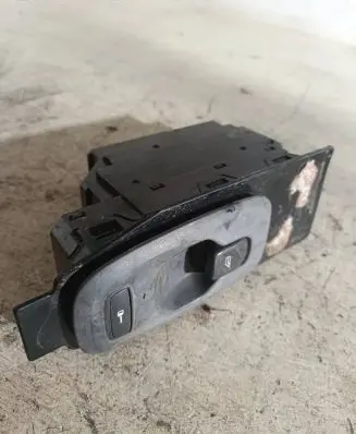 Volvo V70 Electric window control switch 8923 X0049