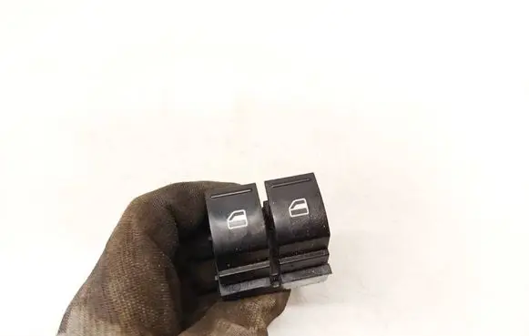 Skoda Octavia Mk2 (1Z) Electric window control switch 