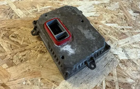 Alfa Romeo 159 Xenon control unit/module 1307329294
