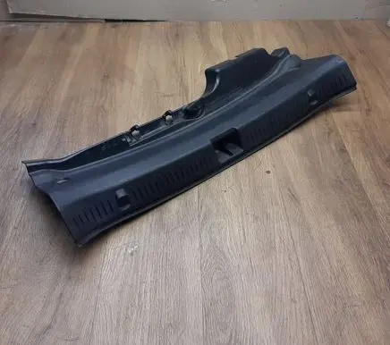Trunk/boot sill cover protection