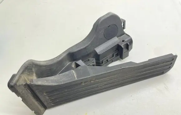 Volkswagen PASSAT B6 Accelerator throttle pedal 1K1721503L