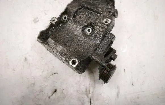 Audi A4 S4 B5 8D A/C compressor mount bracket 038260885C