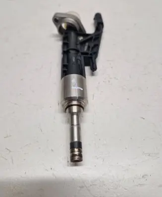 BMW 5 G30 G31 Fuel injector 7639990 90066699Z
