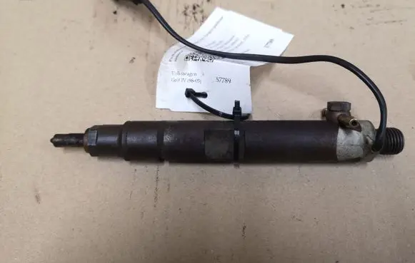 Volkswagen Golf IV Fuel injector 038130202C 0432193574