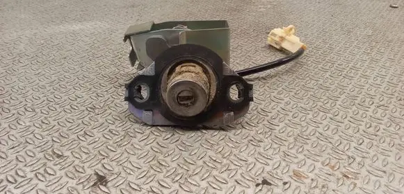 Lexus IS 220D-250-350 Tailgate exterior lock 