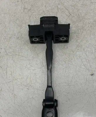 BMW 2 F46 Front door check strap stopper