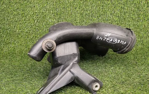 Chevrolet Captiva Intake resonator 96445424