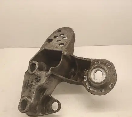 Audi A4 S4 B6 8E 8H Engine mounting bracket 8E0199351