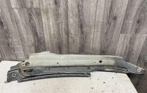 Audi Q7 4L Fender mounting bracket 4L0805158A 10407