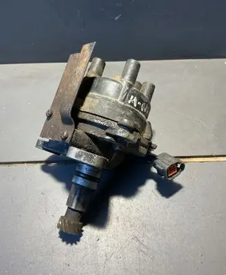 Mazda 626 Spark distributor FS905Z04 D4T9301