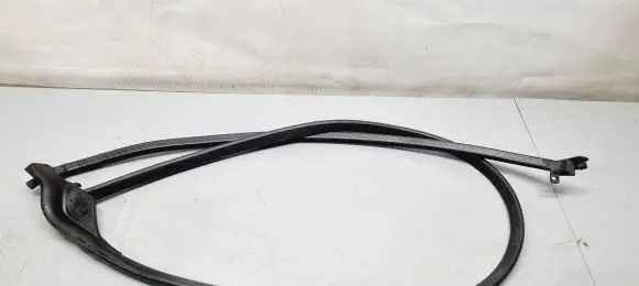 Citroen DS7 Crossback Rubber seal rear door 9815699680