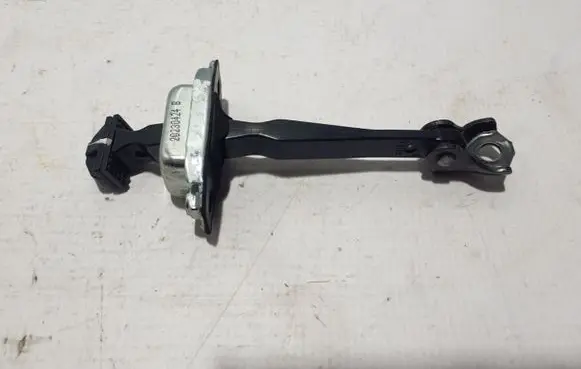 MG ZS Front door check strap stopper 10675785