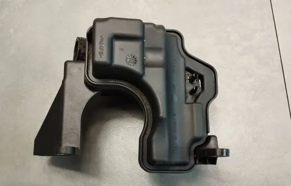 Vacuum air tank