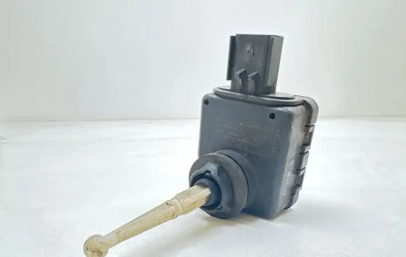 Headlight level adjustment motor