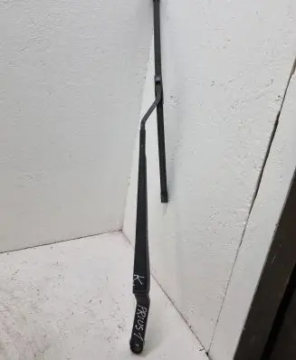 Toyota Prius (XW10) Front wiper blade arm
