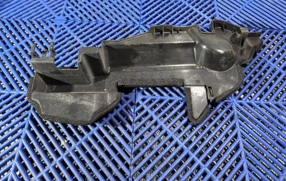 Lexus CT 200H Intercooler air guide/duct channel 5329376010