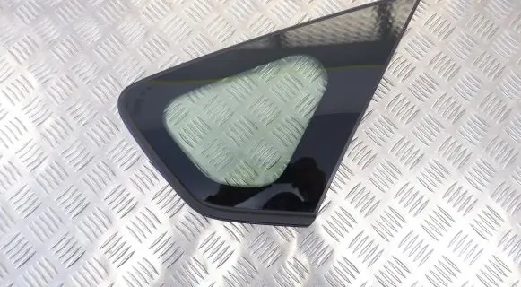 Toyota Prius (XW30) Rear side window 6271047030