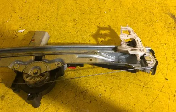 Fiat Bravo Rear window lifting mechanism without motor 