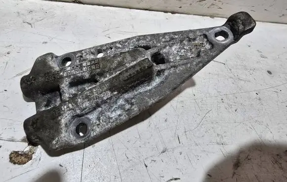 Nissan Juke I F15 Valve oil control 130415796r