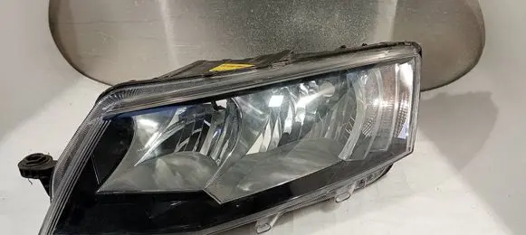 Skoda Octavia Mk3 (5E) Headlight/headlamp 5E1941017 130702424200 LE11A6275