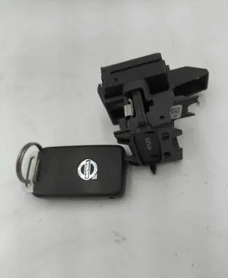Volvo V40 Ignition lock AH4N15607AE 28227917 3659A101125