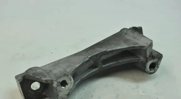 Lexus RX 450H Engine mounting bracket