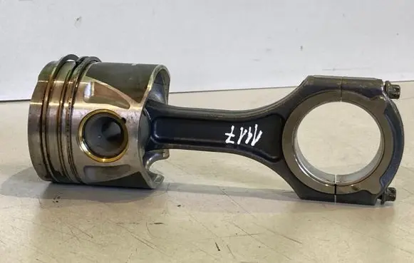 Mercedes-Benz C W204 Piston with connecting rod 65100