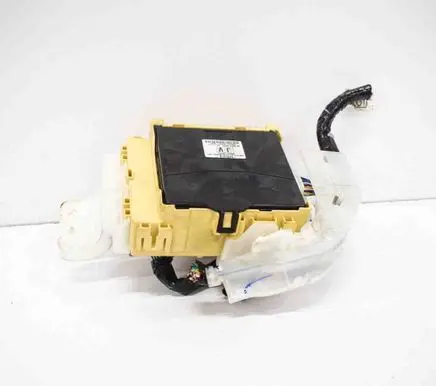Toyota Auris E180 Central body control module 8922102331