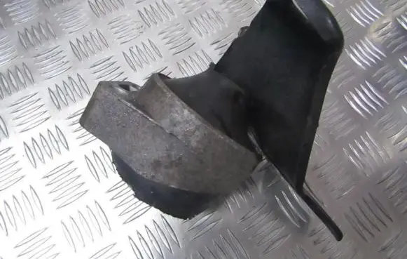 Ford Mondeo Mk III Engine mount bracket 1S716037AA 1S71-6073-AA