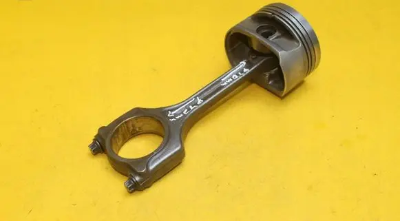 Peugeot 308 Piston with connecting rod