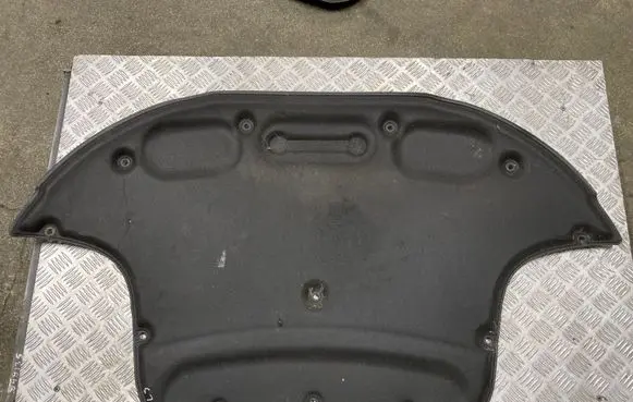 Mercedes-Benz CLS C218 X218 Engine bonnet/hood sound/heat insulation 