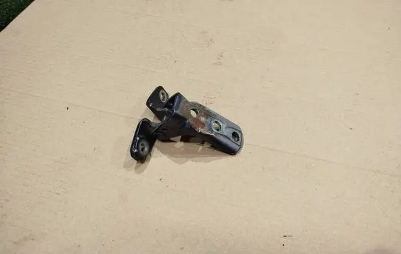 Mitsubishi Pajero Front door upper hinge 