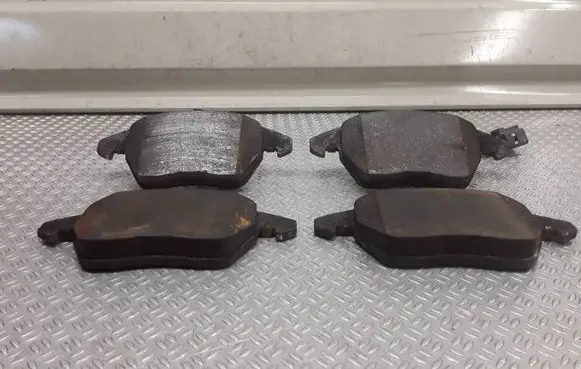 Volkswagen Golf Plus Brake pads (front) 