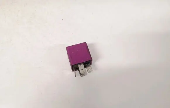 Volkswagen PASSAT B5 Other relay 431951253g v23134-b52-x372