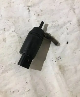 BMW 3 E90 E91 Windscreen/windshield washer pump 8377612 2557616
