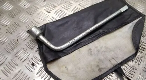 Toyota Avensis Verso Wheel nut wrench 
